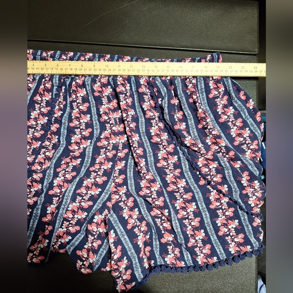 Faded Glory Floralfloral And   Striped Women's Shorts - Blue and Pink - Picture 4 of 6